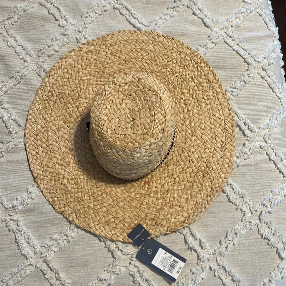Straw hat adjustable and never worn